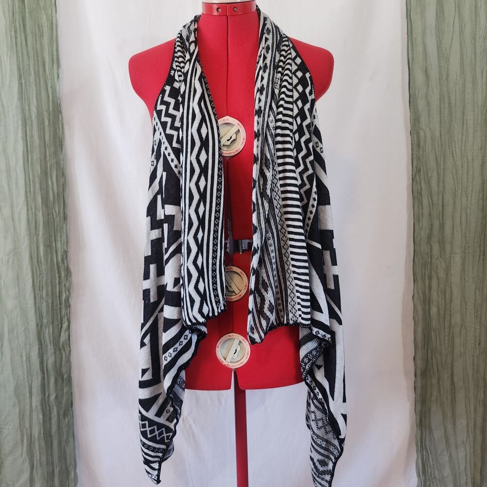 Shasa Black and White Sleeveless Light Sweater Cardigan Size S